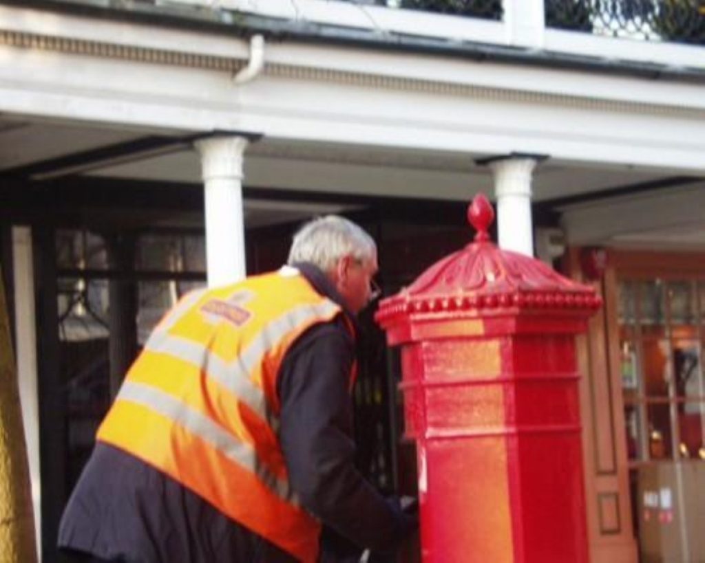 Postal pay row talks begin