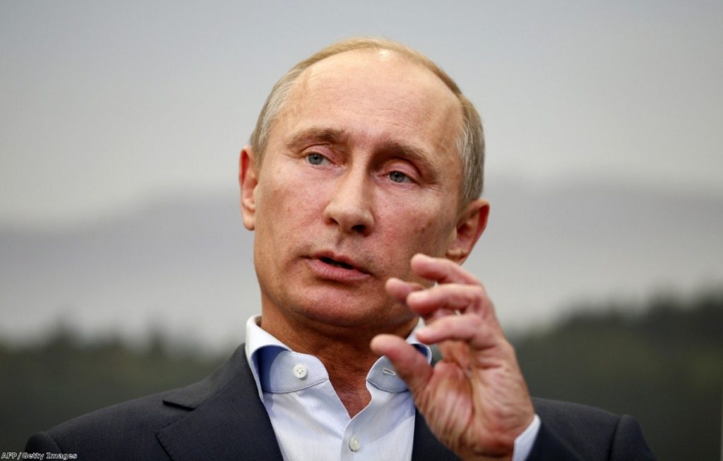 In no way is this an image of Vladimir Putin using his powers to remotely squeeze someone