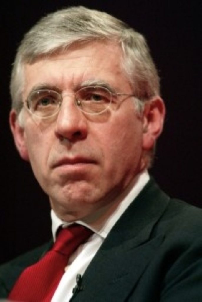 Straw admits to Iraq dossier 'embarrassment'