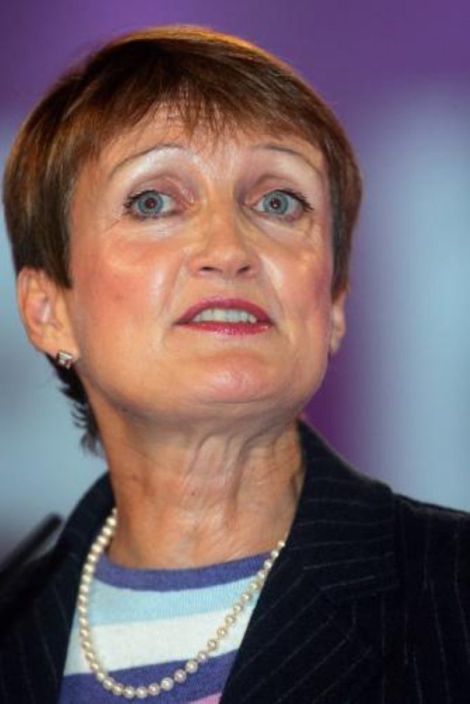 Tessa Jowell hosts gambling summit but says no ban on online betting