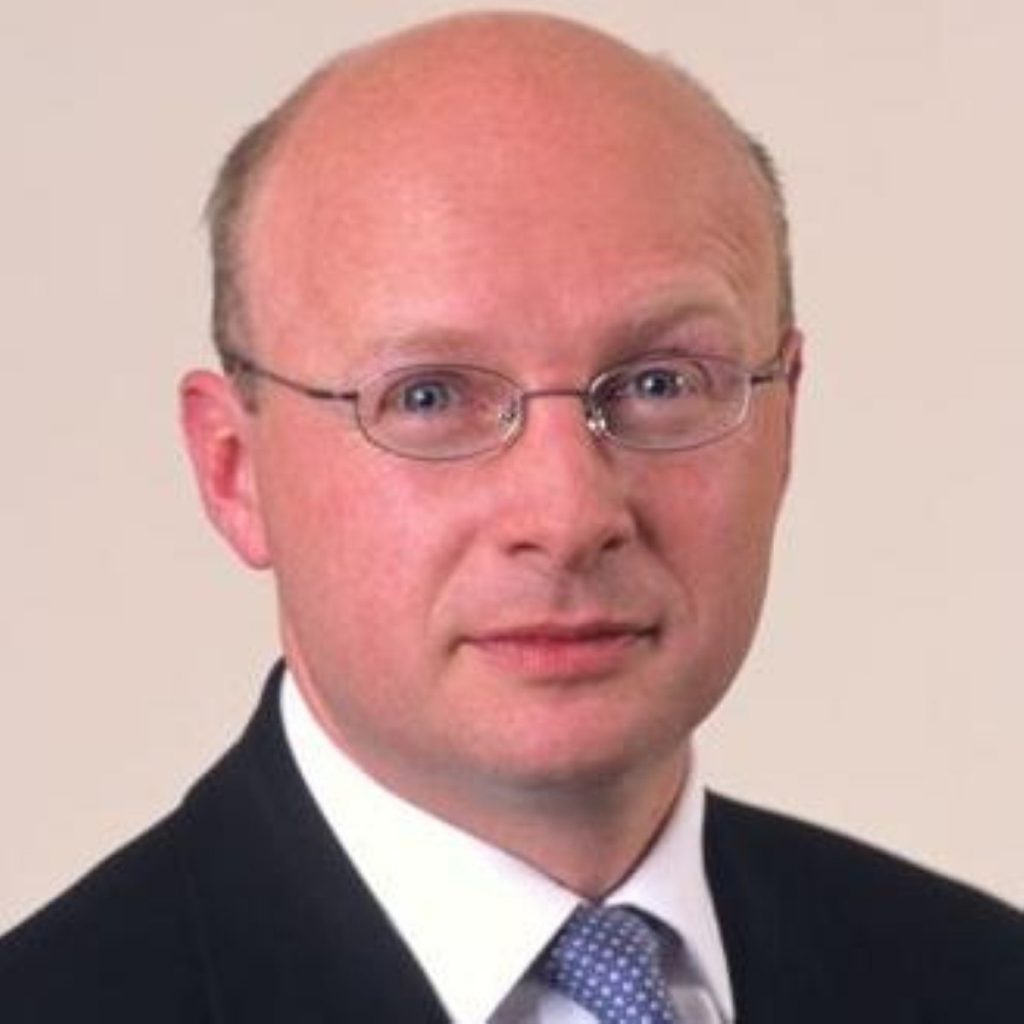 Liam Byrne unveils new UK borders bill