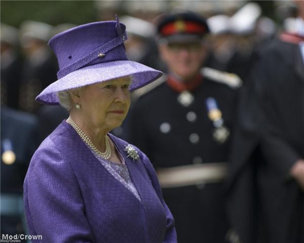 Queen pays tribute to Scottish Parliament