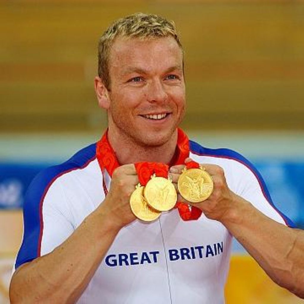 Triple gold medallist Chris Hoy knighted in Queen