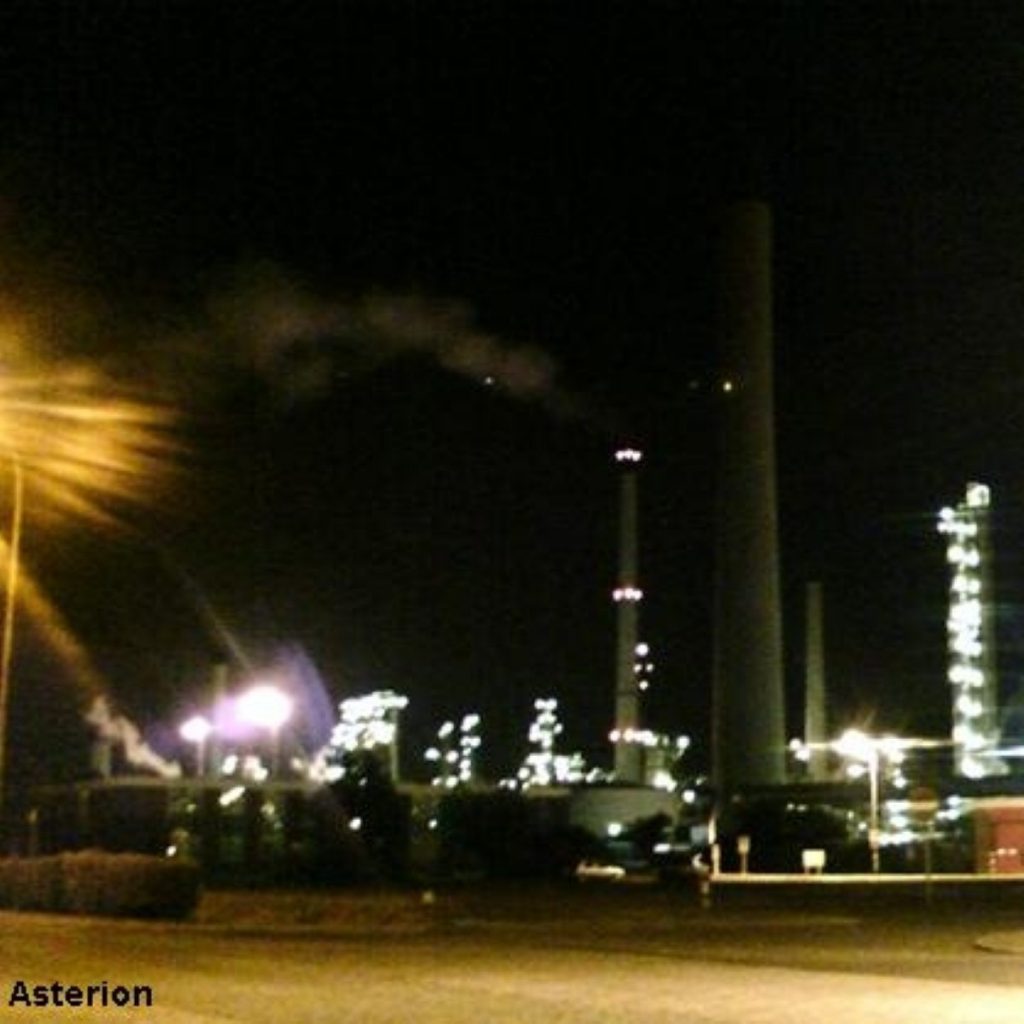 Strikers continued to protest outside the Lindsey oil refinery today