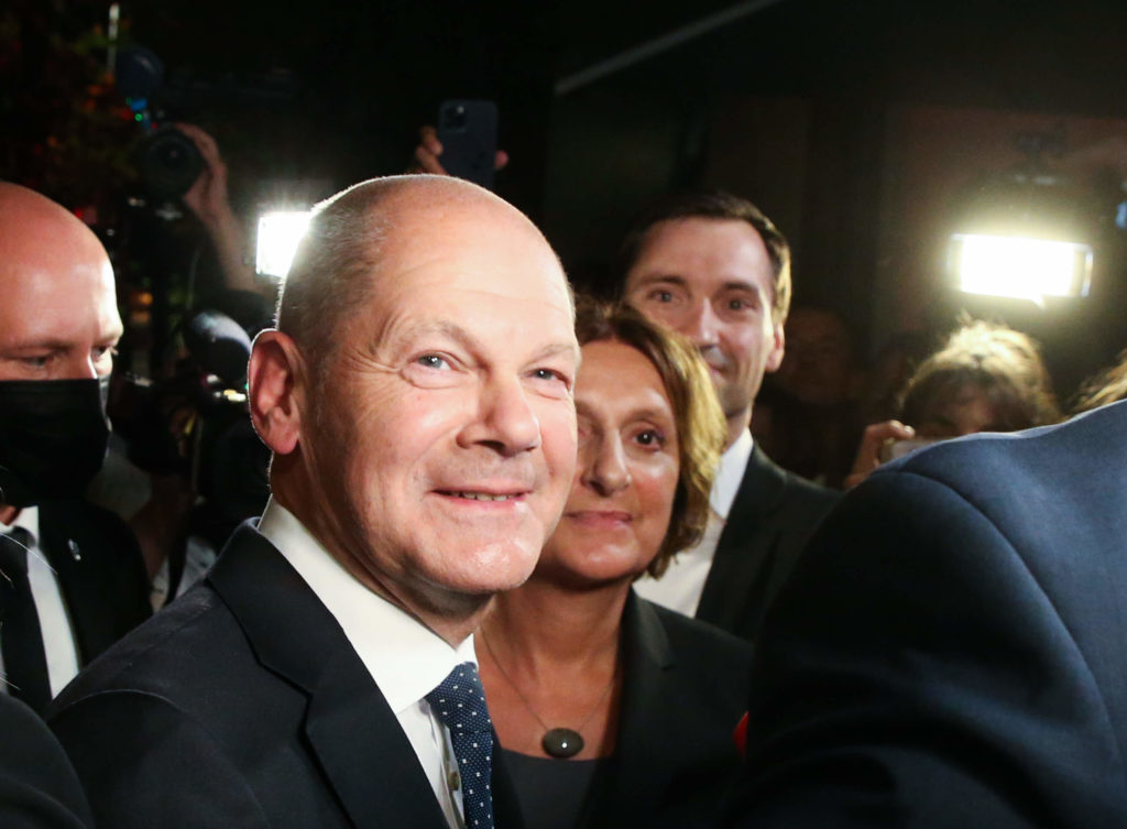 26 September 2021, Berlin: Olaf Scholz, finance minister and SPD candidate for chancellor, stands with his wife Britta Ernst after the election party at Willy Brandt House. On Sunday evening, after the first projections, Scholz reaffirmed his claim to form a future federal government under the leadership of the Social Democrats. Photo: Wolfgang Kumm/dpa